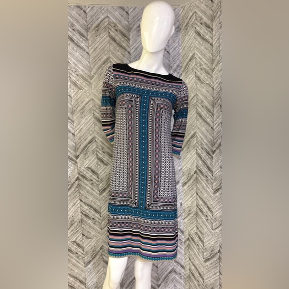 New York & Co. Shift Dress. 3/4 sleeves. Knee-length. Flattering pattern, small - Picture 1 of 9